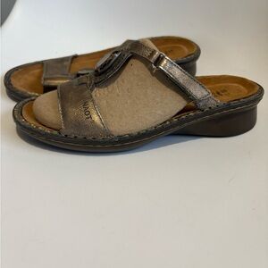 Naot leather strap sandal size 38 metallic with gem stone front detail